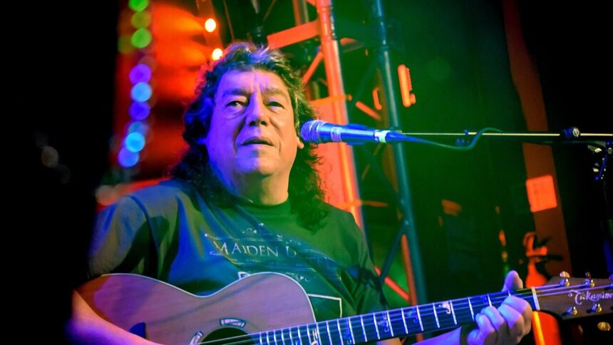 Dennis Stratton. Crédito: MangakaMaiden Photography/Wikimedia Commons