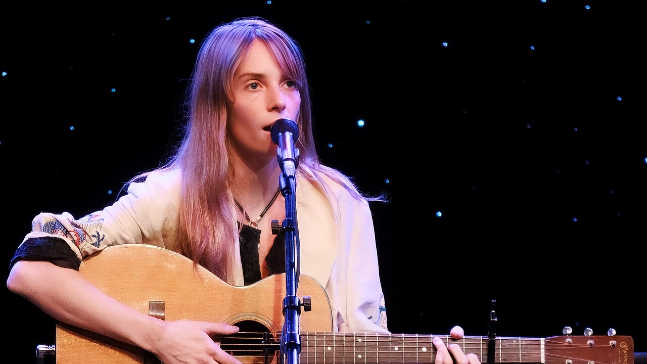 Maya Hawke. Crédito: David Lee/Wikimedia Commons