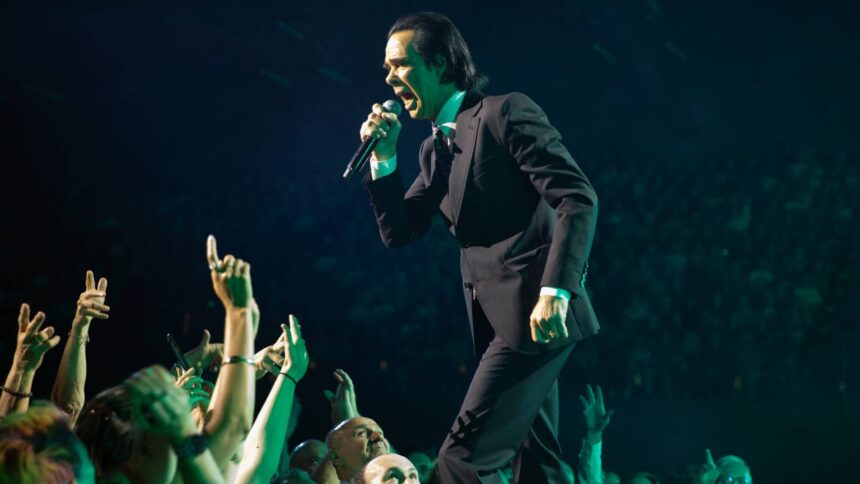 Nick Cave e The Bad Seeds. Nick Cave at TSB Arena on February 5, 2026 in Wellington, New Zealand. (by Stella Gardiner/WireImage)