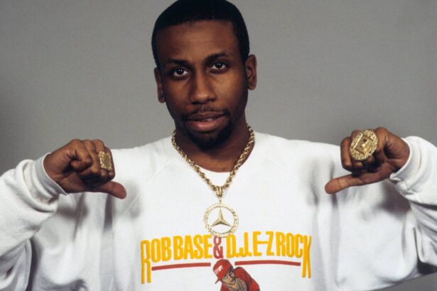 Rob Base. appears in a portrait with his likeness on a sweatshirt on January 9, 1989 in New York City. (by Al Pereira/Getty Images/Michael Ochs Archives)