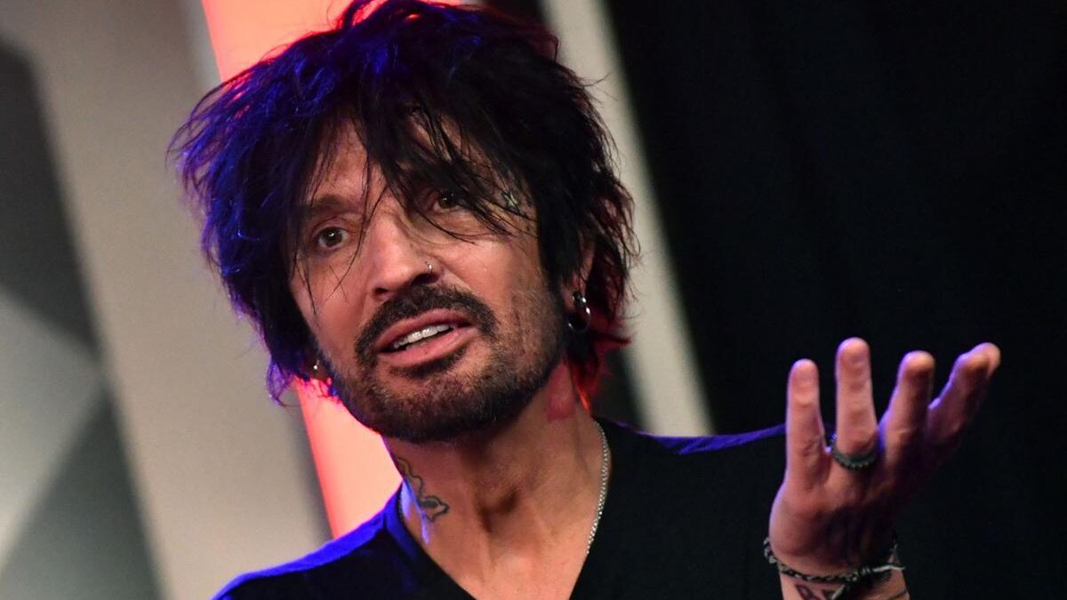 Tommy Lee revela que se sentia “morrendo criativamente” no Motley Crue